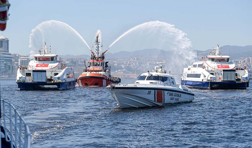 İzmir Körfezi’nde Kabotaj Bayramı coşkusu