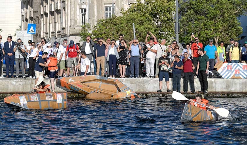 Karton teknelerin kıyasıya yarışı