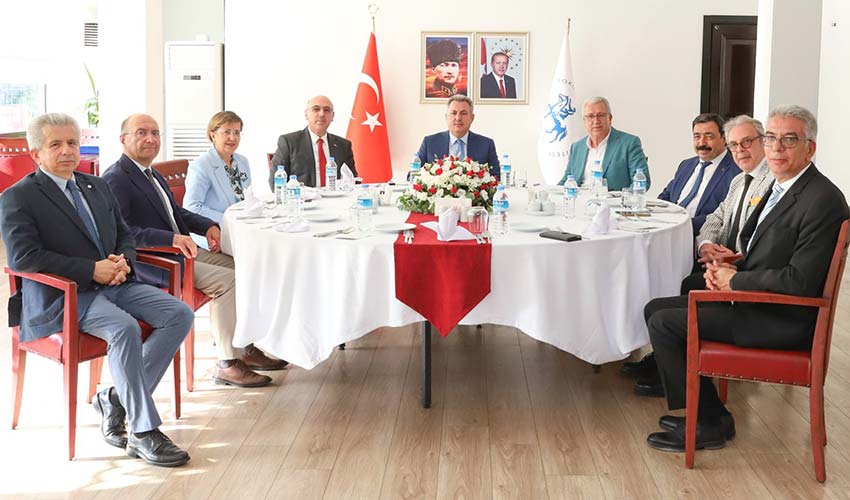 Üniversiteli sayısı 207 bini geçti