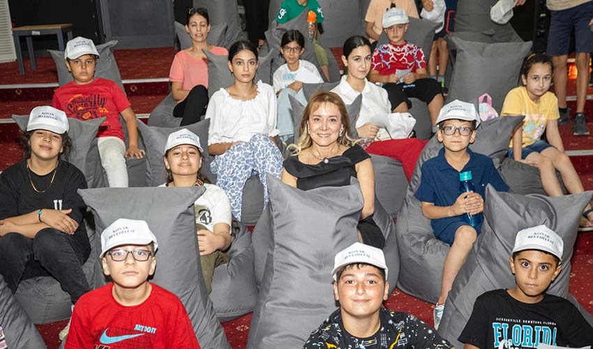 Bilim Merkezi’nde çocuklarla buluştu