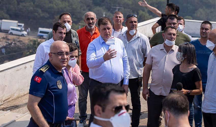Başkan Tugay yangın bölgesinde