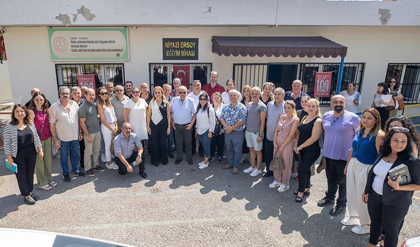 ‘Engelsiz Yaşam Köyü’nde muhtarlarla buluştu