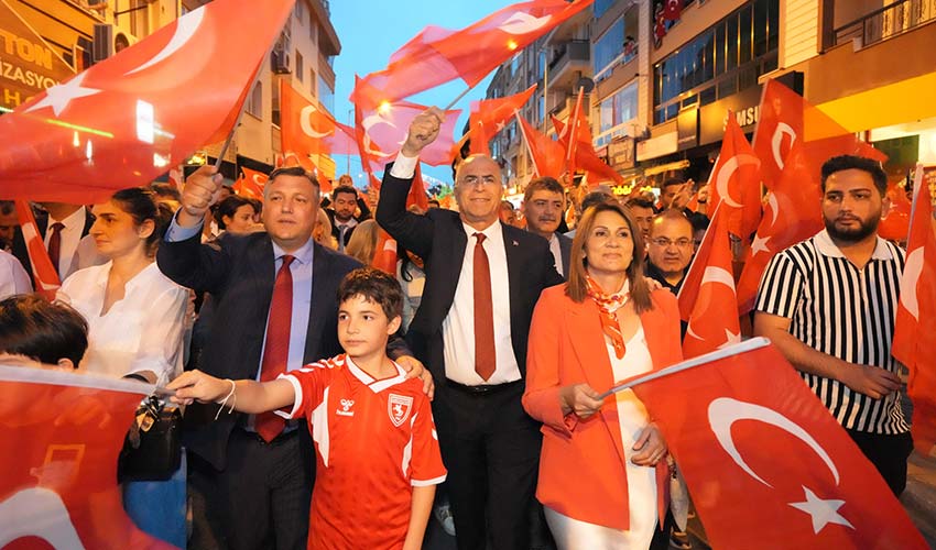 Gaziemir’de 102. yıla coşkuyla kutlama