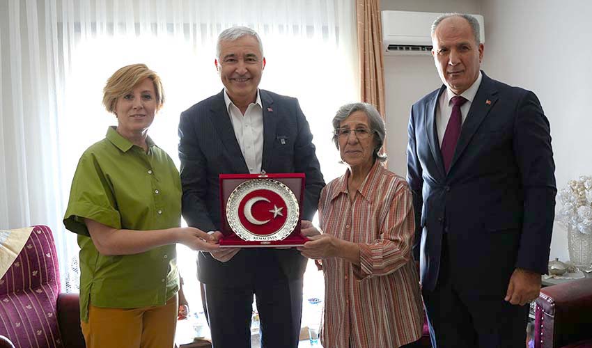 Zaferin 102’nci yıldönümünde şehit ailelerini unutmadı