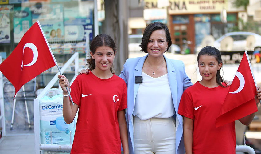 30 Ağustos'ta bayraklarla donatıldı