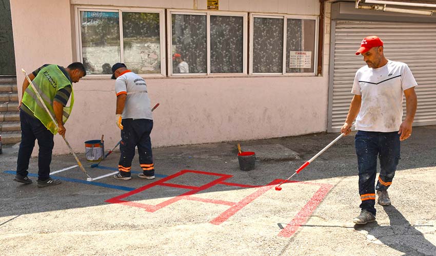 Karabağlar okullara desteğini sürdürüyor