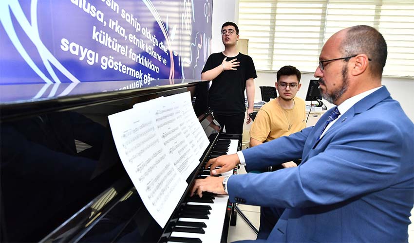 Büyükşehir’in kursuyla hayallerindeki üniversiteyi kazandılar