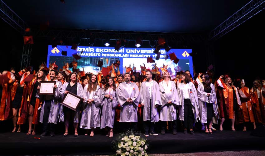 Geleceğin liderleri diplomalarını aldı