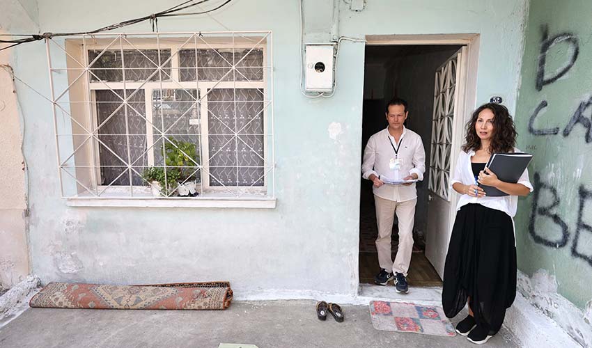 Engelleri aşmak için kapı kapı mesai