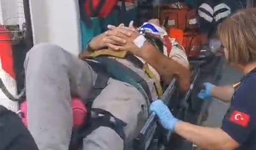 İzmir itfaiyesi kayalıklardan düşen kişiyi kurtardı