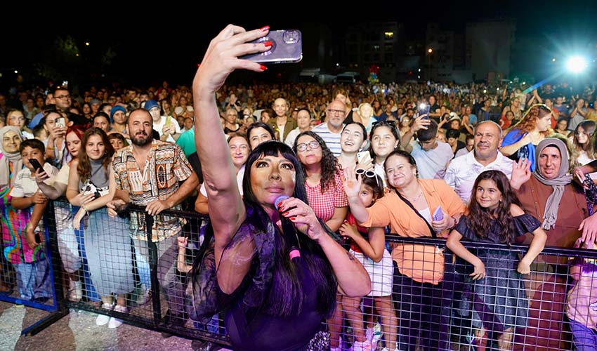 Seferihisar'ın doğum günü binlerle kutlandı