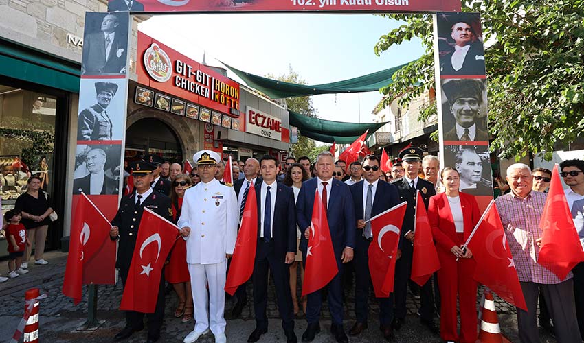 Urla’da 102. yıl gururu