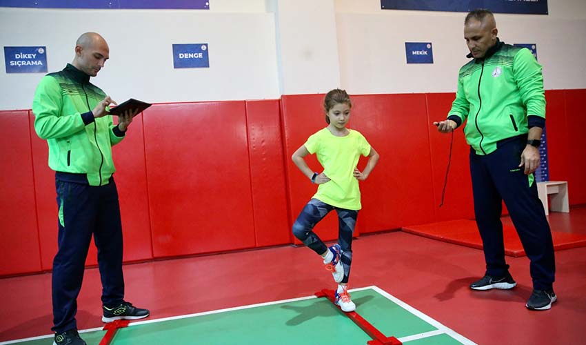 Çocukların spor yaşamına ışık oluyor