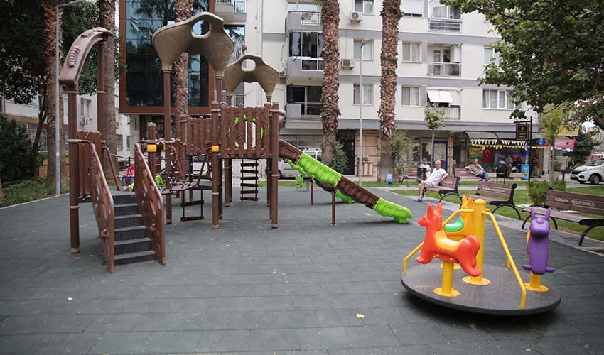 Konak’ın parkları yenileniyor