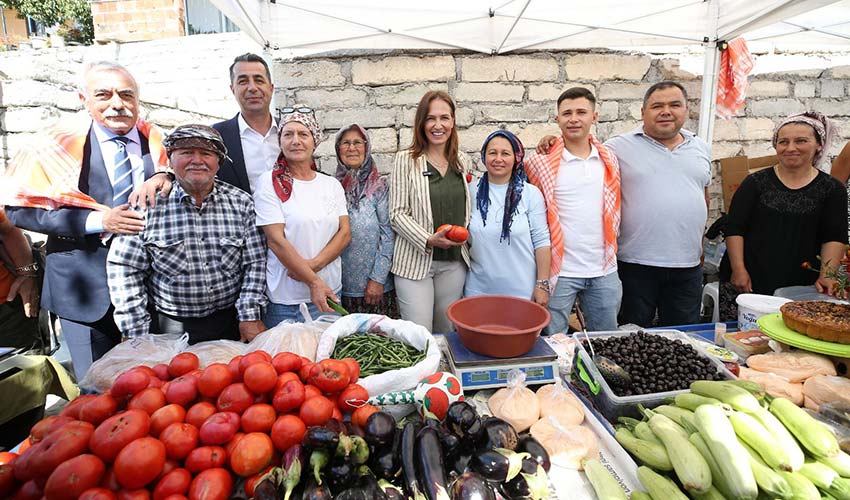 Domates Şenliği Karşıyaka’ya renk kattı