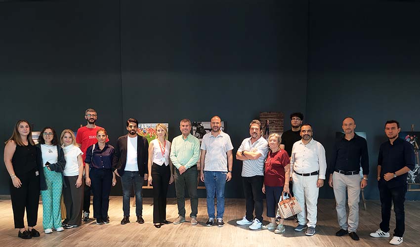 Mutluluğu Çekenler ödülü kaptı