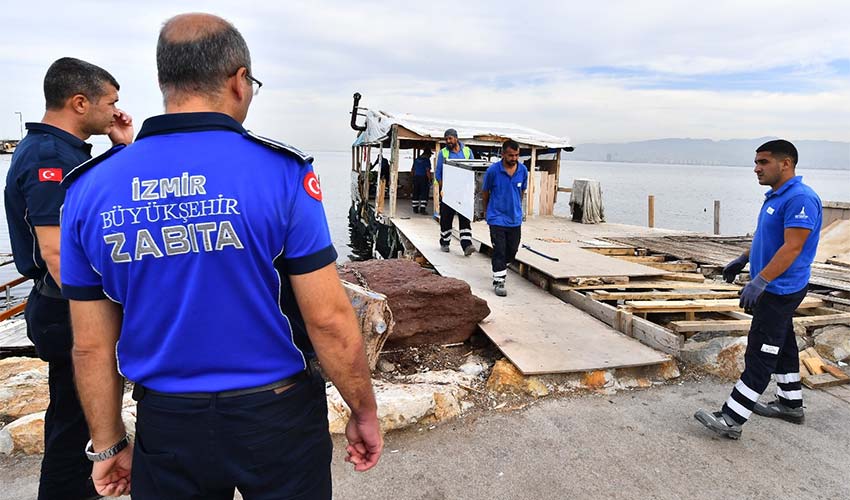 Kaçak iskele ve ahşap yapılar yıkıldı