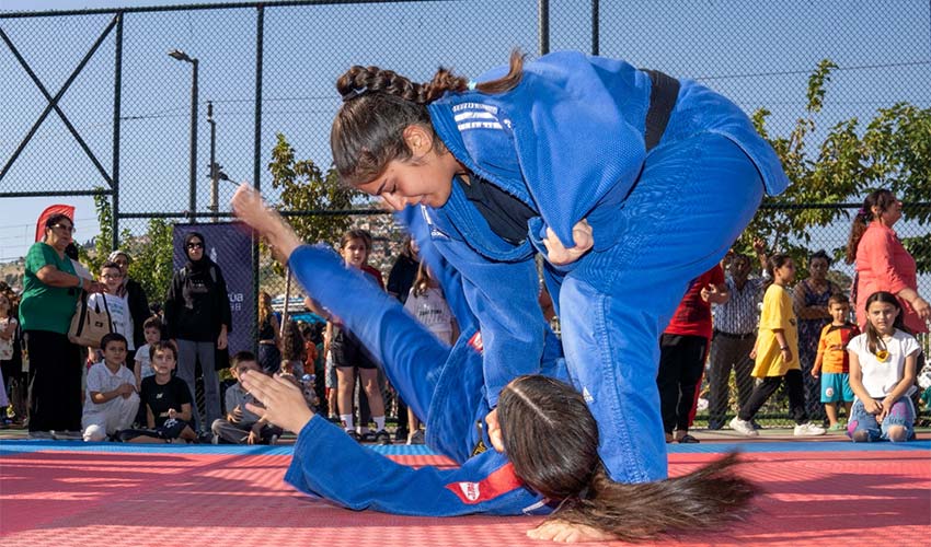 Mahallede Eğlence Var