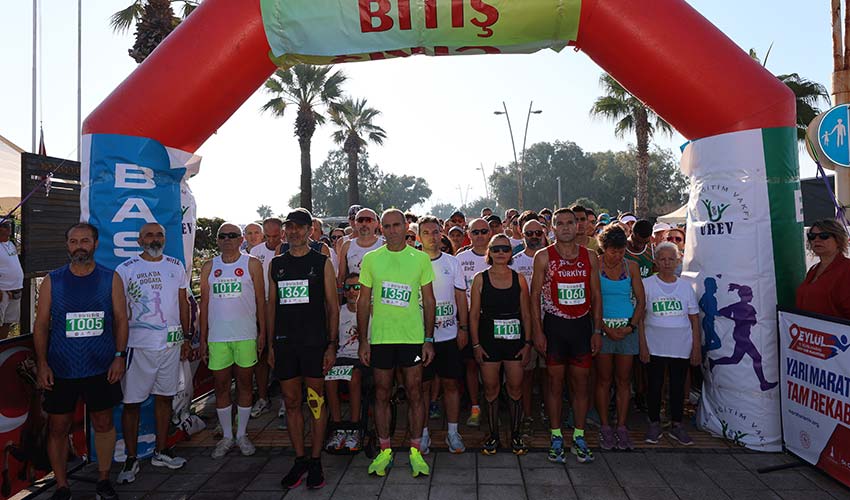 Bir'İZ Koşusu Urla Kum Denizi'nde Gerçekleşti