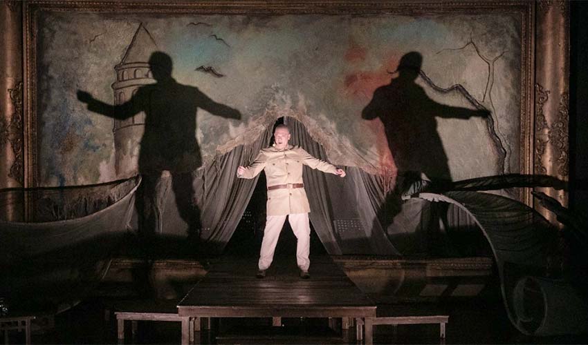 İzmir Şehir Tiyatroları sezonu açtı