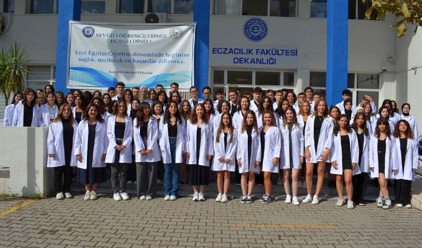Genç eczacıların beyaz önlük heyecanı