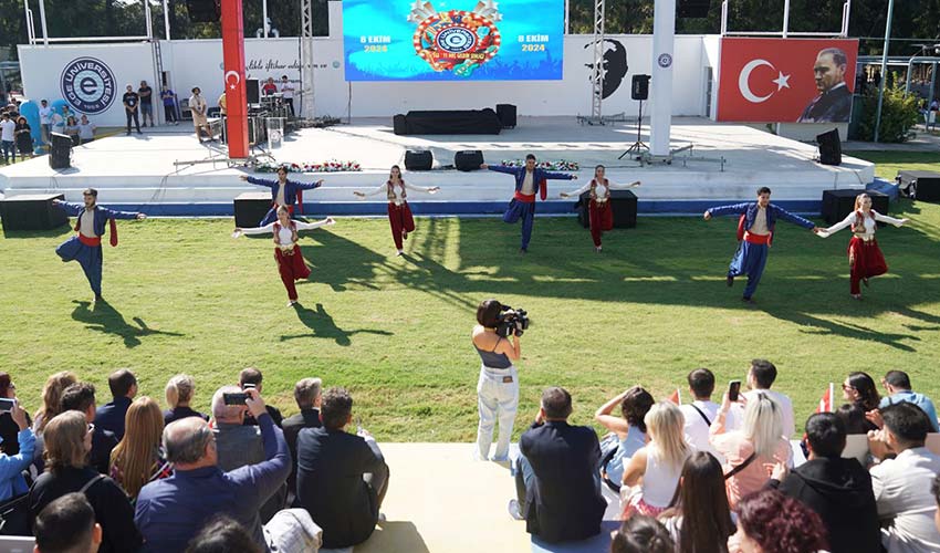 Egeli öğrenciler yeni akademik yıla şenlikle “Merhaba” dedi