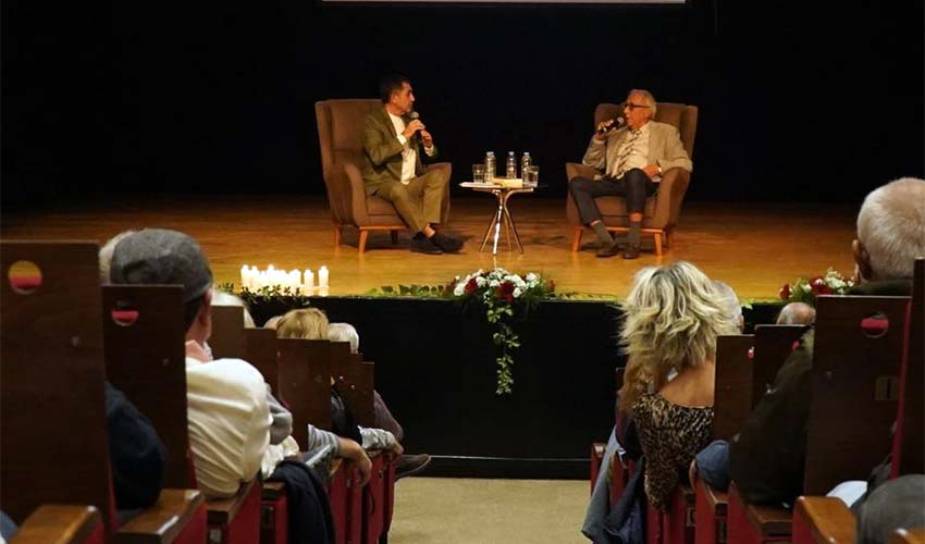 Yeni kitabının müjdesini İzmir’den verdi