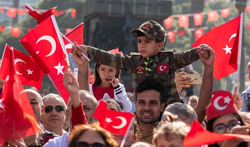 En büyük bayrama en görkemli kutlama