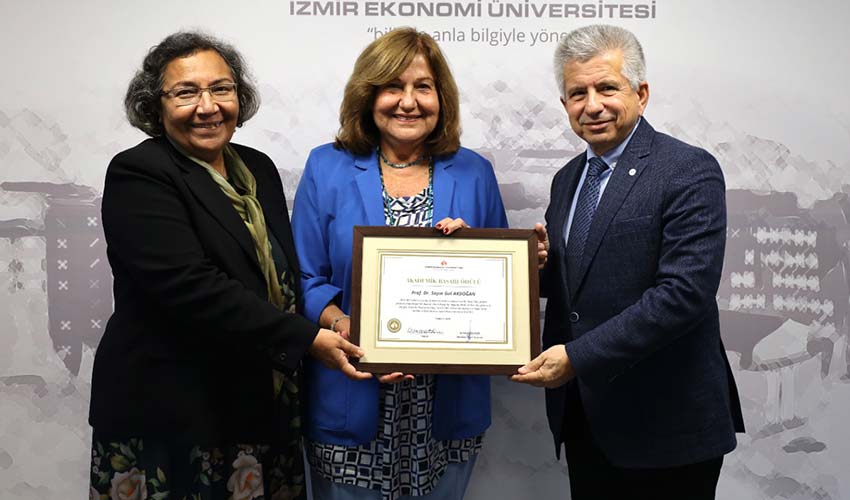 İEÜ’lü profesöre ‘uluslararası’ gurur