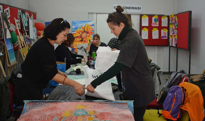 Kumaşlarla Cumhuriyet'e Renk Katıyor