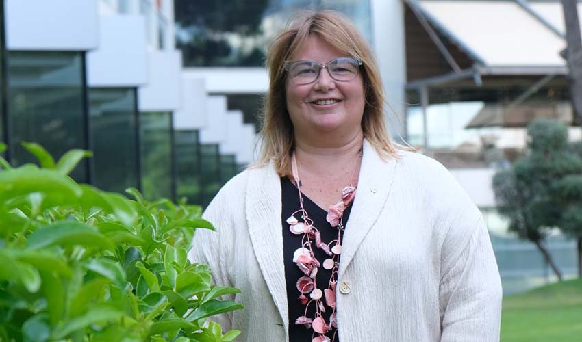 ​​​​​​​Onun izinde, yorulmadan çalışmalıyız