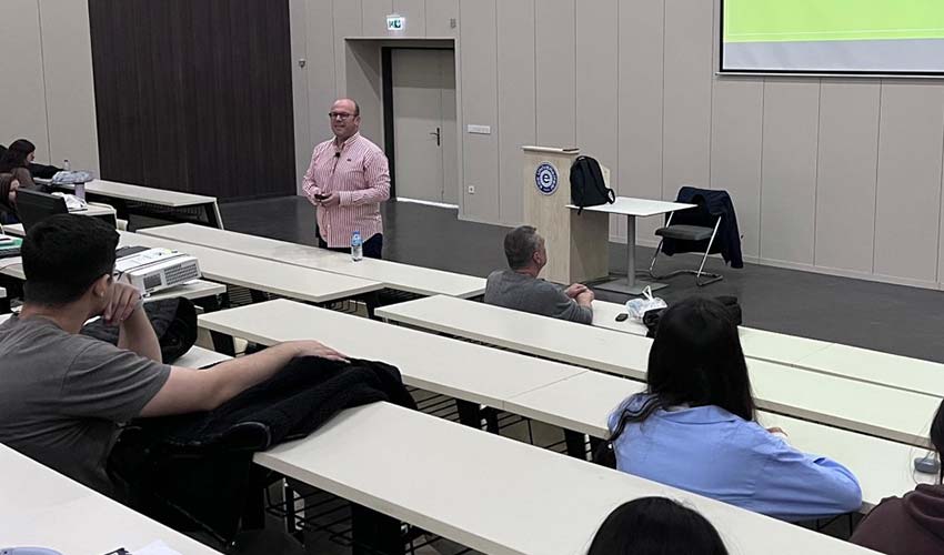 Atatürk'ün Dostları ve Dostluğu