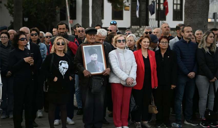 Kuşadası Ata’sını saygı ve özlemle andı