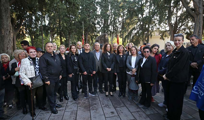 Hayat durdu; kalpler Atatürk için attı!