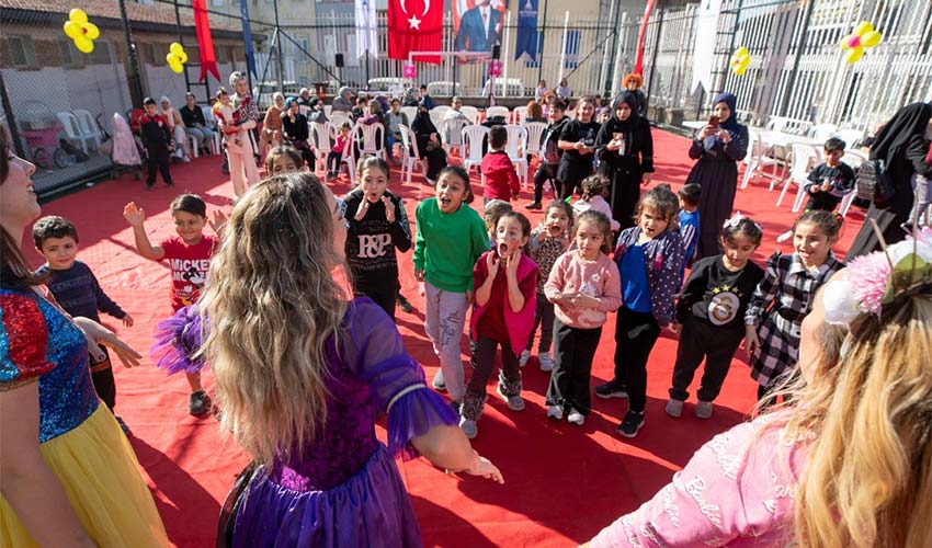 Çocuklar kadar aileleri de eğlendi