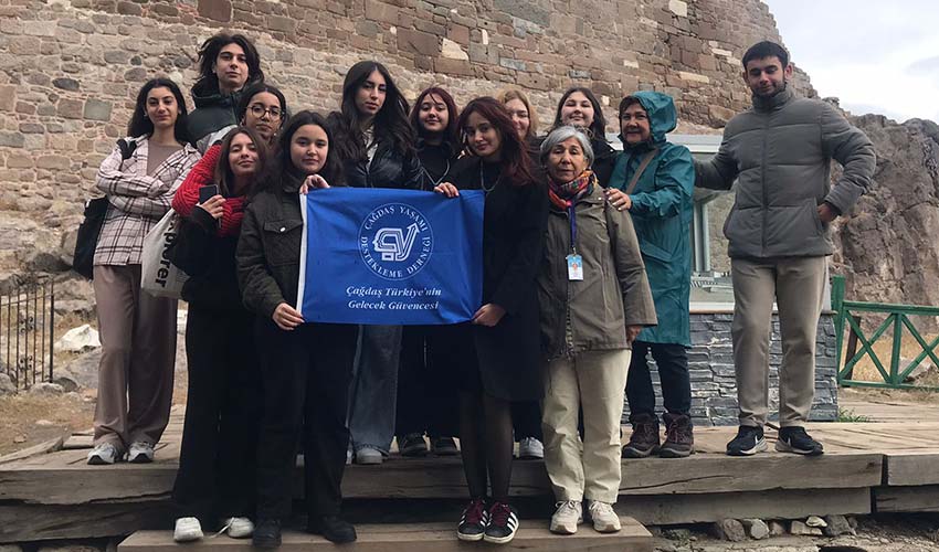 Kitap Kulübü ile Bergama’da Tarihe ve Edebiyata Yolculuk