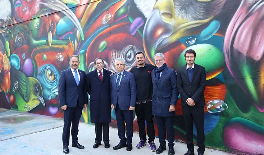 Kolombiyalı sanatçı, Atatürk’ün barış mesajını eserinde işledi