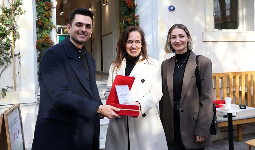 Tarihi restorasyon projelerine teşekkür plaketi