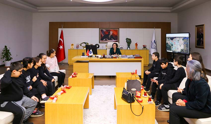 Özel gereksinimli çocuklarla anlamlı günde buluştu