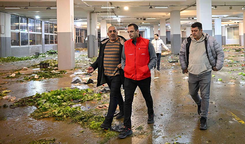 Başkan Eşki’den pazarcıya temizlik ve düzen tepkisi