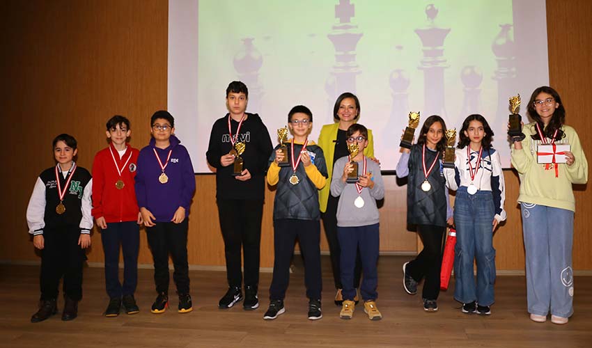 Başöğretmen Atatürk adına satranç turnuvası