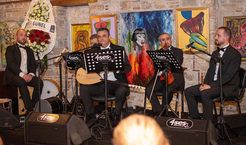 Devlet sanatçılarından türküye doyuran konser