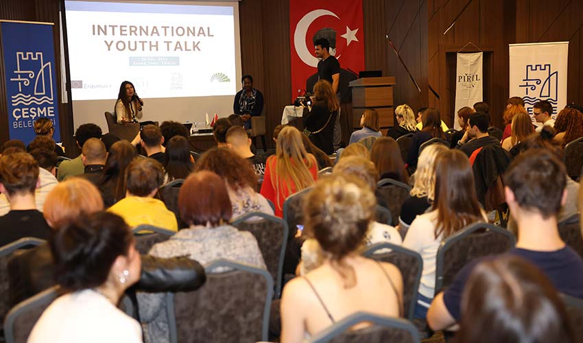 Erasmuslu gençlerle buluştu