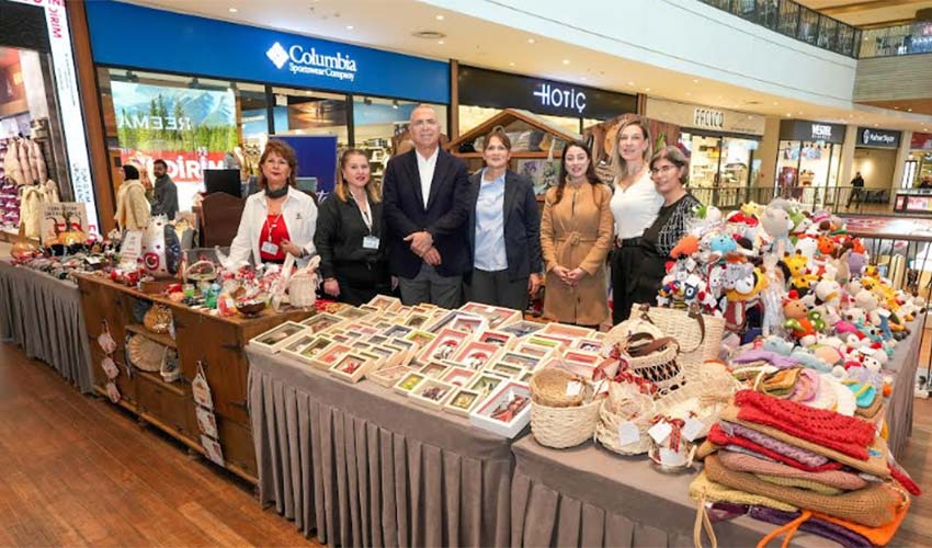 Kadınların el emeği ürünleri bu sergide