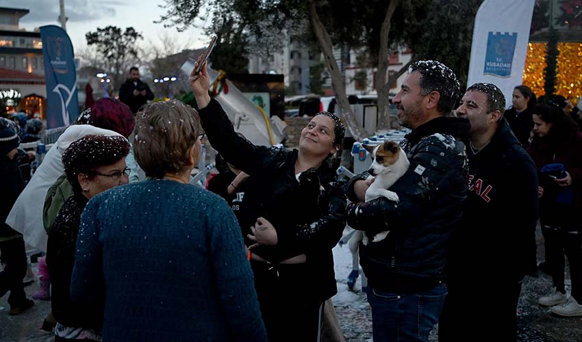 Kuşadası’nı yeni yıl coşkusu sardı