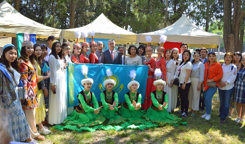 Enstitü olarak iletişim ağımızı genişletmeyi sürdürüyoruz