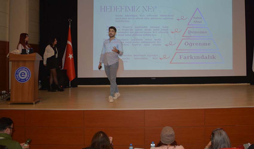 Reklamcılık Bölümü öğrencileri güz dönemi bitirme projelerini sundular
