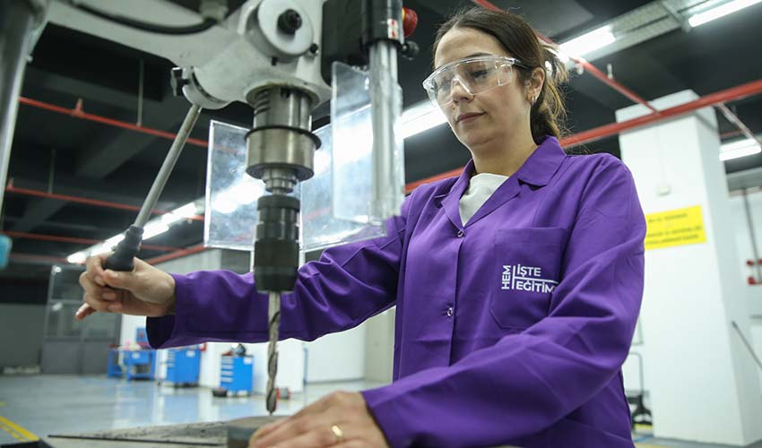 Kadın CNC operatörleri geliyor