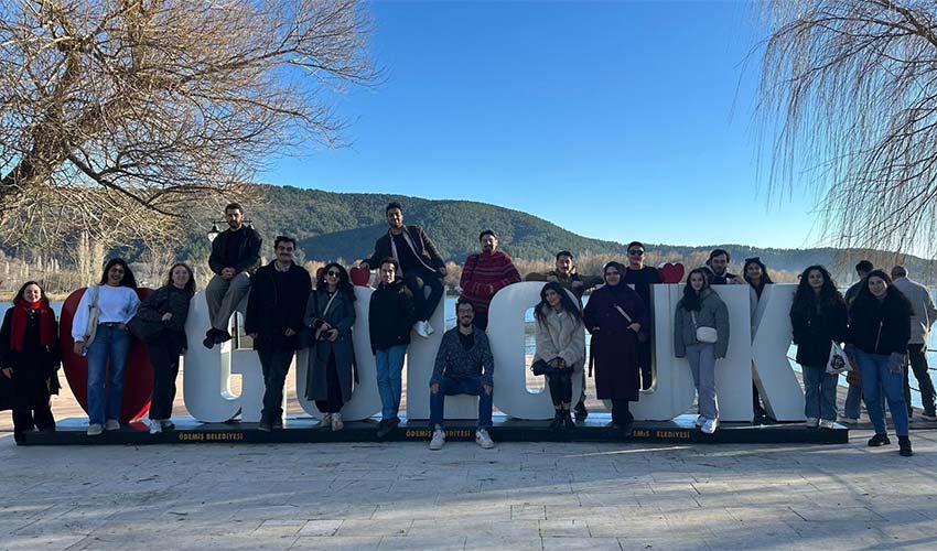 Gençler İzmir'i keşfediyor