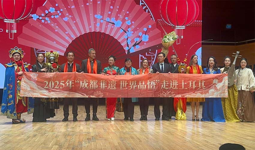 Çin Yeni Yılı İzmir’de kültürel şölenle kutlandı